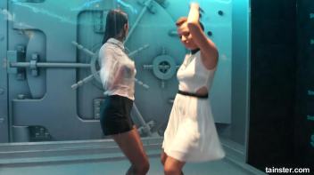 Amateur girls getting wild and wet Screencap 7 on www.sinx.com