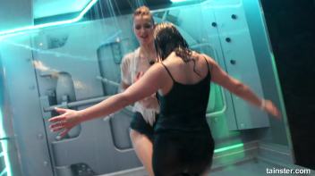 Amateur girls getting wild and wet Screencap 73 on www.sinx.com