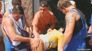 Francesca Fellucci Fucks All Of Her Mechanics Screencap 15 on www.sinx.com