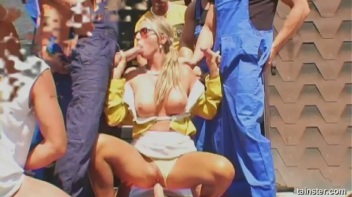 Francesca Fellucci Fucks All Of Her Mechanics Screencap 27 on www.sinx.com