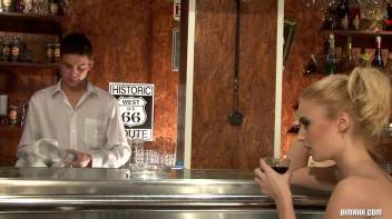 Bi Bar Encounter Screencap 1 on www.sinx.com