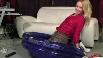 Wetlook Queen In Jeans Screencap 107 on www.sinx.com