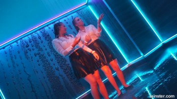 A Splash Of Sexiness! Screencap 19 on www.sinx.com