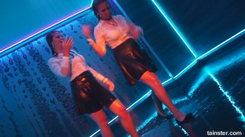 A Splash Of Sexiness! Screencap 21 on www.sinx.com