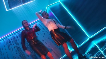 A Splash Of Sexiness! Screencap 32 on www.sinx.com