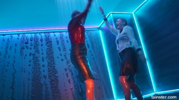 A Splash Of Sexiness! Screencap 35 on www.sinx.com