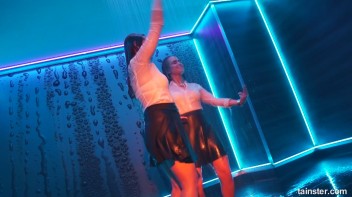 A Splash Of Sexiness! Screencap 6 on www.sinx.com