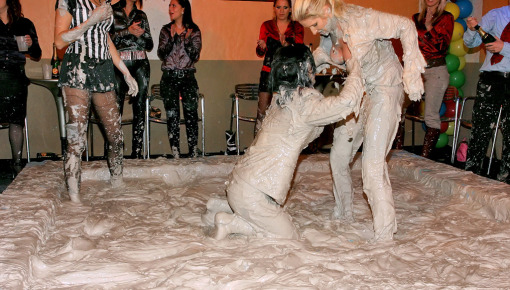 Latest deal - Rihanna and Vanessa Dish Out The Mud