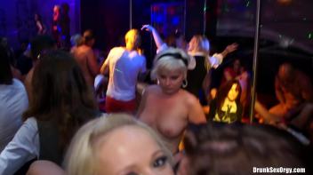 International Summer Lovin' Part 2 - Hardcore Cam Screencap 71 on www.sinx.com