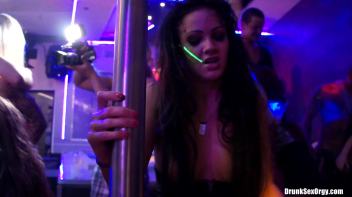 International Summer Lovin' Part 2 - Hardcore Cam Screencap 8 on www.sinx.com