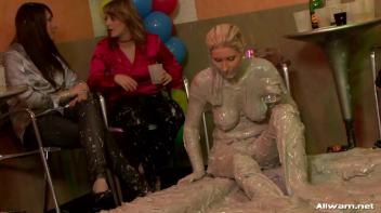 Rihanna and Vanessa Dish Out The Mud Screencap 40 on www.sinx.com