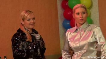 Rihanna and Vanessa Dish Out The Mud Screencap 6 on www.sinx.com