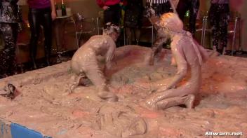 Rihanna and Vanessa Dish Out The Mud Screencap 63 on www.sinx.com