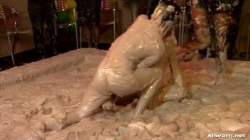 Rihanna and Vanessa Dish Out The Mud Screencap 68 on www.sinx.com