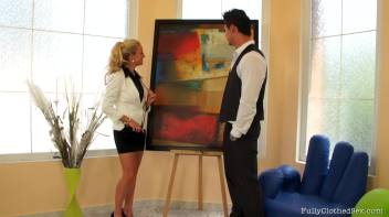 These Babes Know Fine Art When They See It Screencap 3 on www.sinx.com