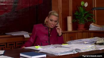 Sexy Secretary Screencap 2 on www.sinx.com