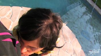 Pool Boy Knows How To Handle a Bitchy Customer Screencap 35 on www.sinx.com