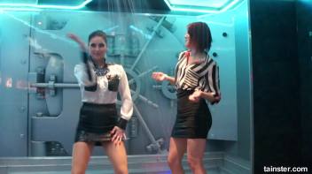 Wetness everywhere and happiness guaranteed Screencap 2 on www.sinx.com