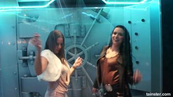 Wetness everywhere and happiness guaranteed Screencap 33 on www.sinx.com