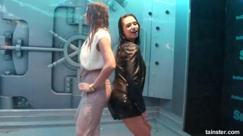 Wetness everywhere and happiness guaranteed Screencap 40 on www.sinx.com