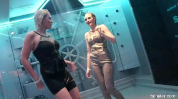 Wetness everywhere and happiness guaranteed Screencap 55 on www.sinx.com