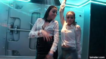 Wetness everywhere and happiness guaranteed Screencap 61 on www.sinx.com