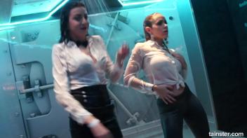 Wetness everywhere and happiness guaranteed Screencap 71 on www.sinx.com