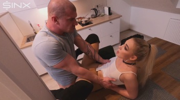 Pantyhose Cumshooting Screencap 37 on www.sinx.com