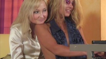 Zuzana Z and Paris Diamond Rip Lesbos Screencap 23 on www.sinx.com