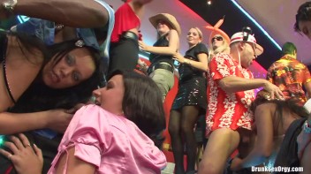 Bikini Beach Balls Part 2 - Cam 2 Screencap 12 on www.sinx.com