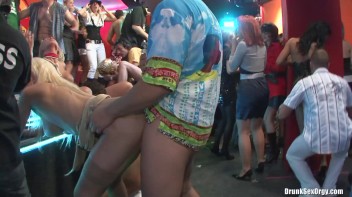 Bikini Beach Balls Part 2 - Cam 2 Screencap 64 on www.sinx.com