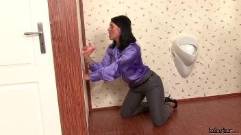 Kety's Insane Pearl Necklace Screencap 11 on www.sinx.com