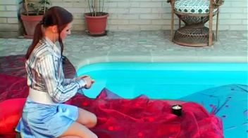 Sensual Wetlook Fun In The Pool Screencap 2 on www.sinx.com