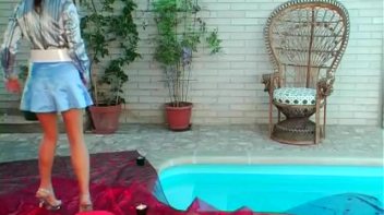 Sensual Wetlook Fun In The Pool Screencap 3 on www.sinx.com
