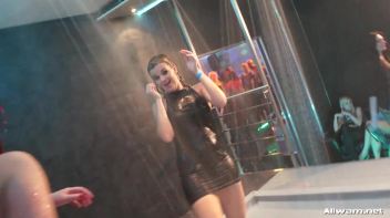 Shake It Shower Show Screencap 78 on www.sinx.com