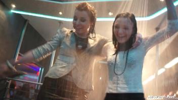 Shake It Shower Show Screencap 8 on www.sinx.com