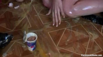 Eurobabes Just Don't Know How To Bake... Screencap 60 on www.sinx.com