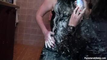 Eurobabes Just Don't Know How To Bake... Screencap 75 on www.sinx.com