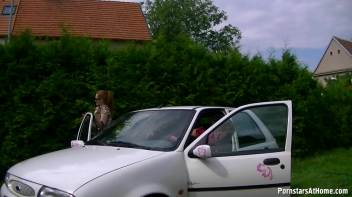 Eurobabes Take Car Washing Very Seriously Screencap 1 on www.sinx.com