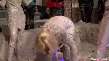 Sharka Blue's Gloriously Muddy Return! Screencap 24 on www.sinx.com