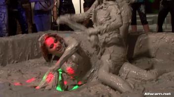 Sharka Blue's Gloriously Muddy Return! Screencap 34 on www.sinx.com
