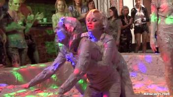Sharka Blue's Gloriously Muddy Return! Screencap 49 on www.sinx.com