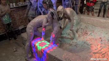 Sharka Blue's Gloriously Muddy Return! Screencap 71 on www.sinx.com