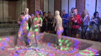 Sharka Blue's Gloriously Muddy Return! Screencap 74 on www.sinx.com