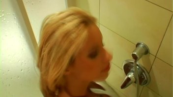 Steamy Wetlook Shower Screencap 17 on www.sinx.com