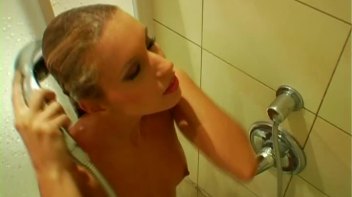 Steamy Wetlook Shower Screencap 47 on www.sinx.com