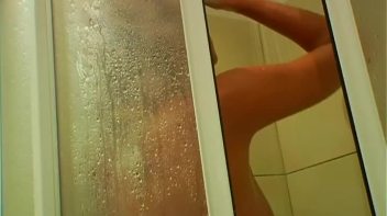 Steamy Wetlook Shower Screencap 61 on www.sinx.com