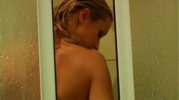 Steamy Wetlook Shower Screencap 75 on www.sinx.com