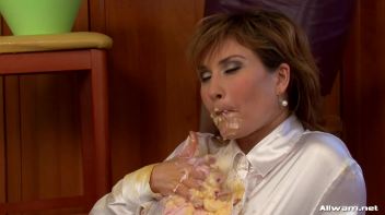 Eggy Snatch Screencap 61 on www.sinx.com