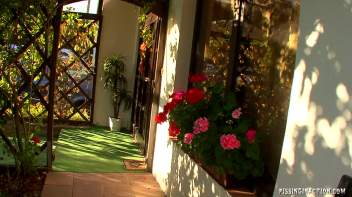 Lesbian Pissers Screencap 10 on www.sinx.com